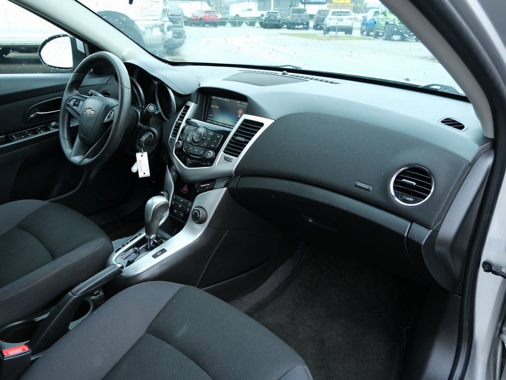 Used 2016 Chevrolet Cruze LT w/ Technology Package image 31