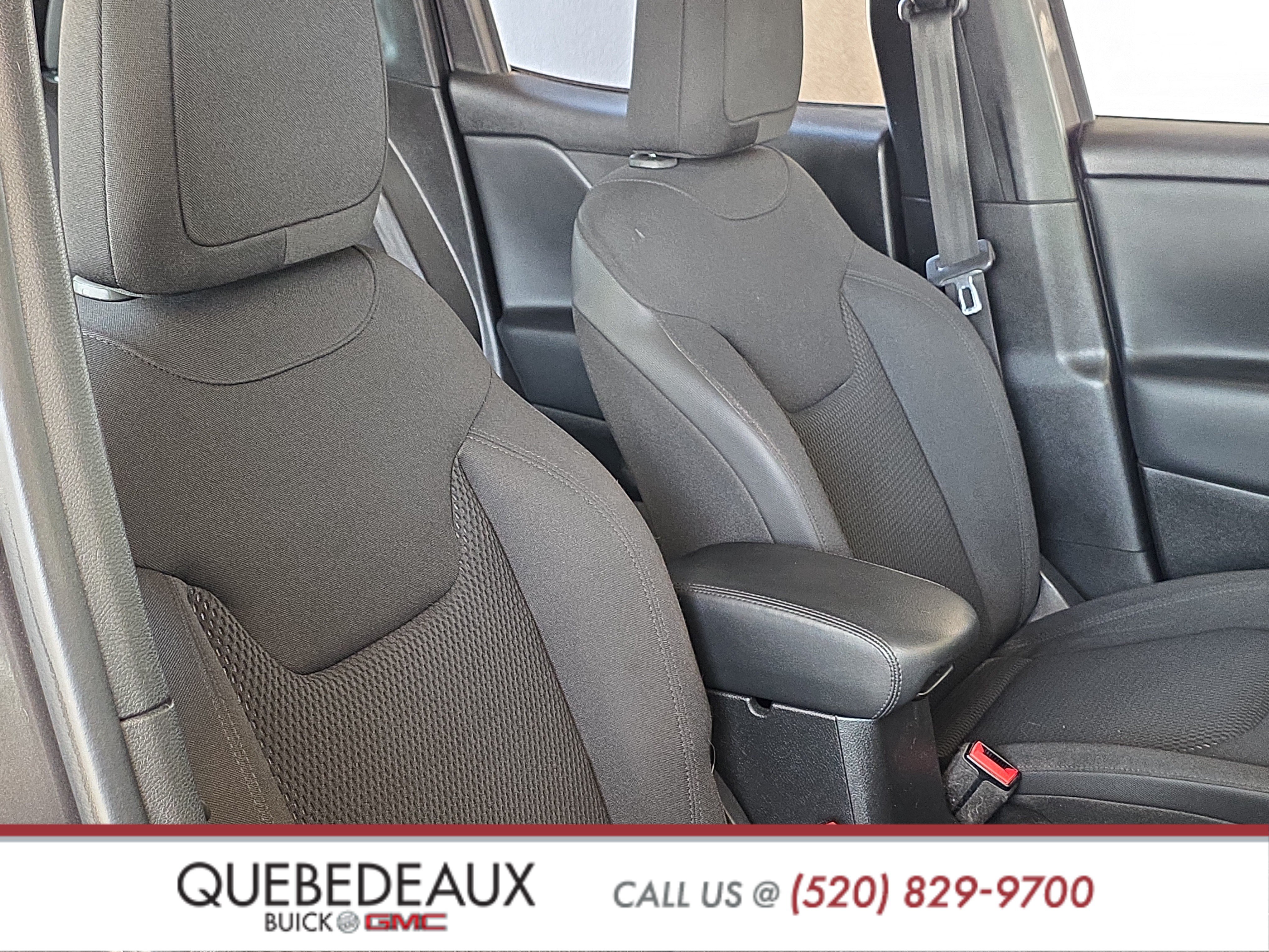 Used 2018 Jeep Renegade Altitude w/ Advanced Technology Group FWD image 23