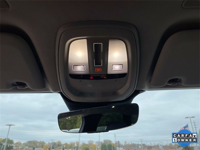 Used 2023 Volvo XC60 B5 Plus image 23