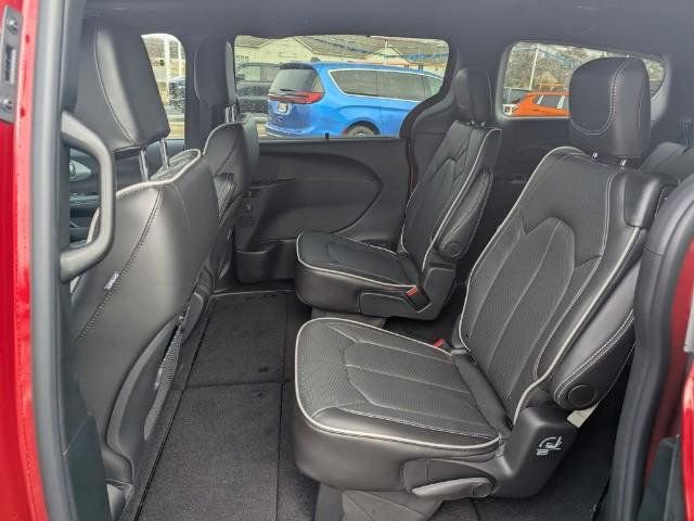 New 2026 Chrysler Pacifica Limited image 10
