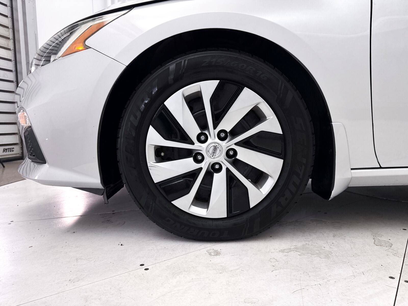 Used 2020 Nissan Altima 2.5 S FWD image 11