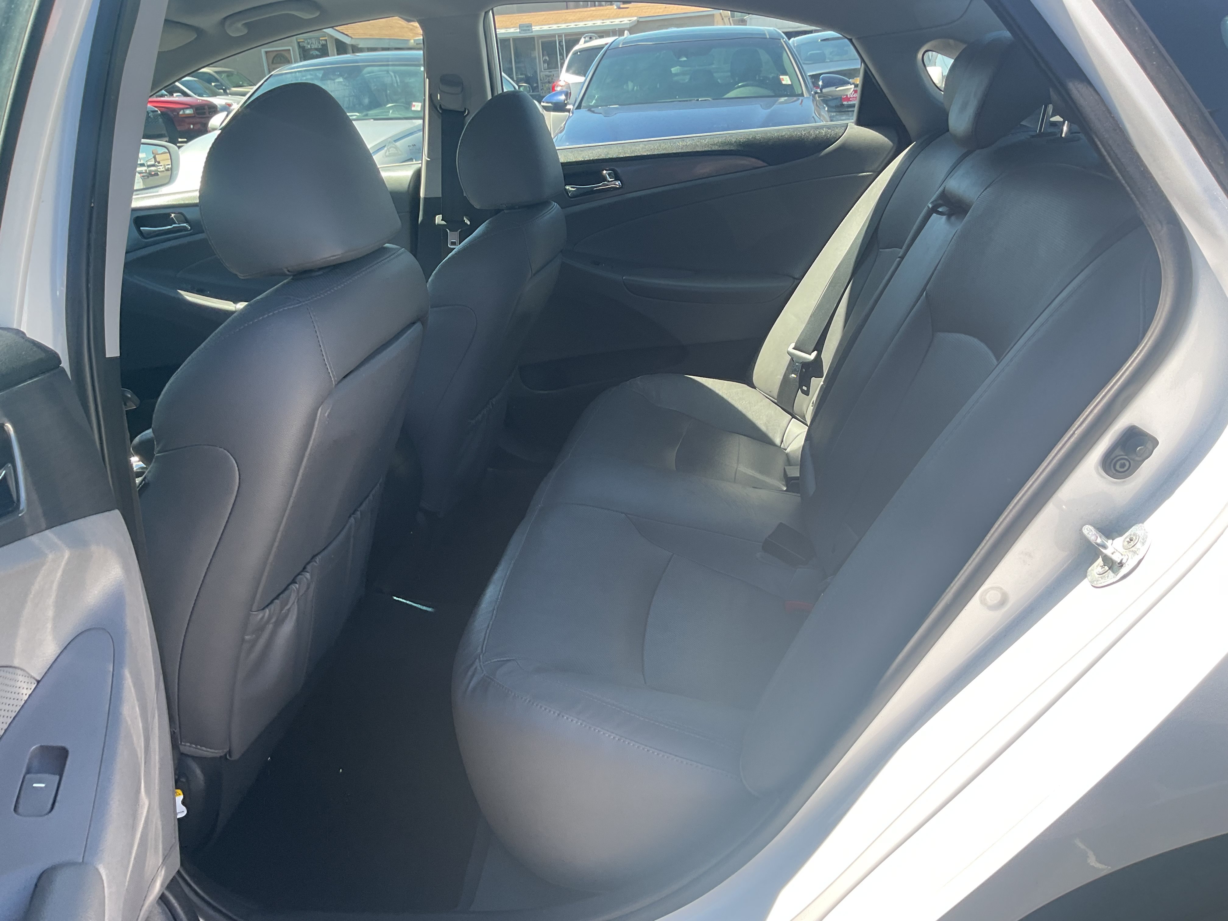 Used 2015 Hyundai Sonata Limited w/ Option Group 02 FWD image 10