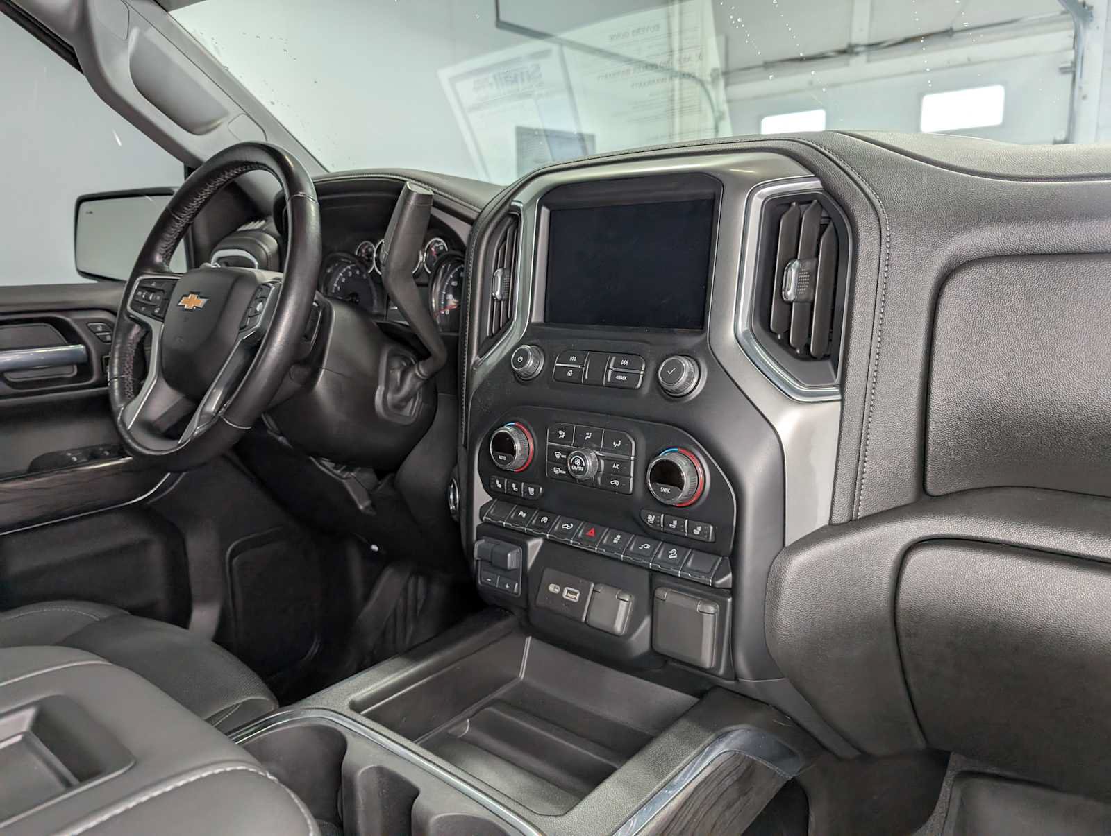 Certified 2021 Chevrolet Silverado 1500 LTZ w/ Z71 Off-Road Package AWD/4WD image 43