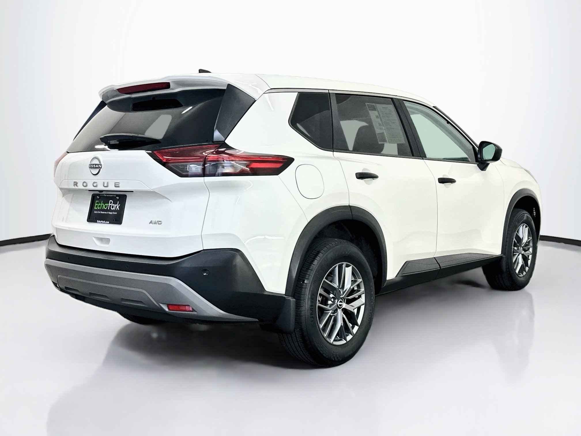Used 2023 Nissan Rogue S AWD/4WD image 9