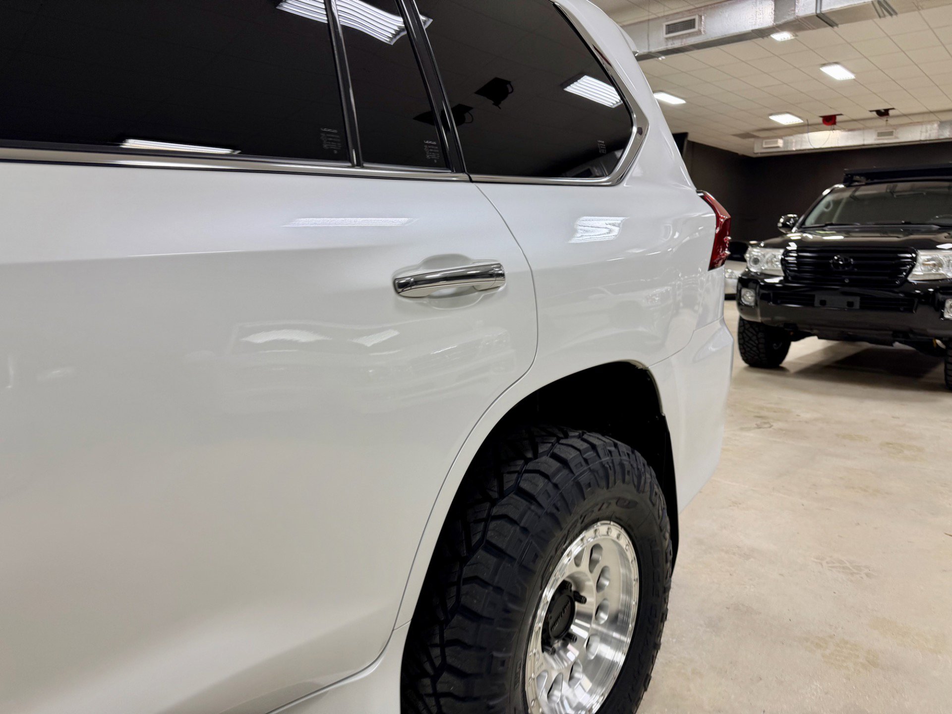 Used 2016 Lexus LX 570 w/ Luxury Package image 15