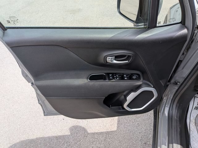 Used 2021 Jeep Renegade Latitude w/ Convenience Group AWD/4WD image 6