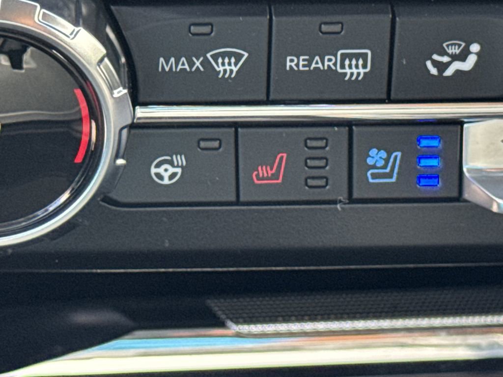 New 2026 Ford F250 Lariat w/ Black Appearance Package image 31