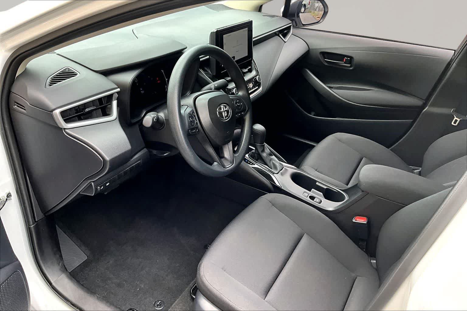 Used 2026 Toyota Corolla LE FWD image 32