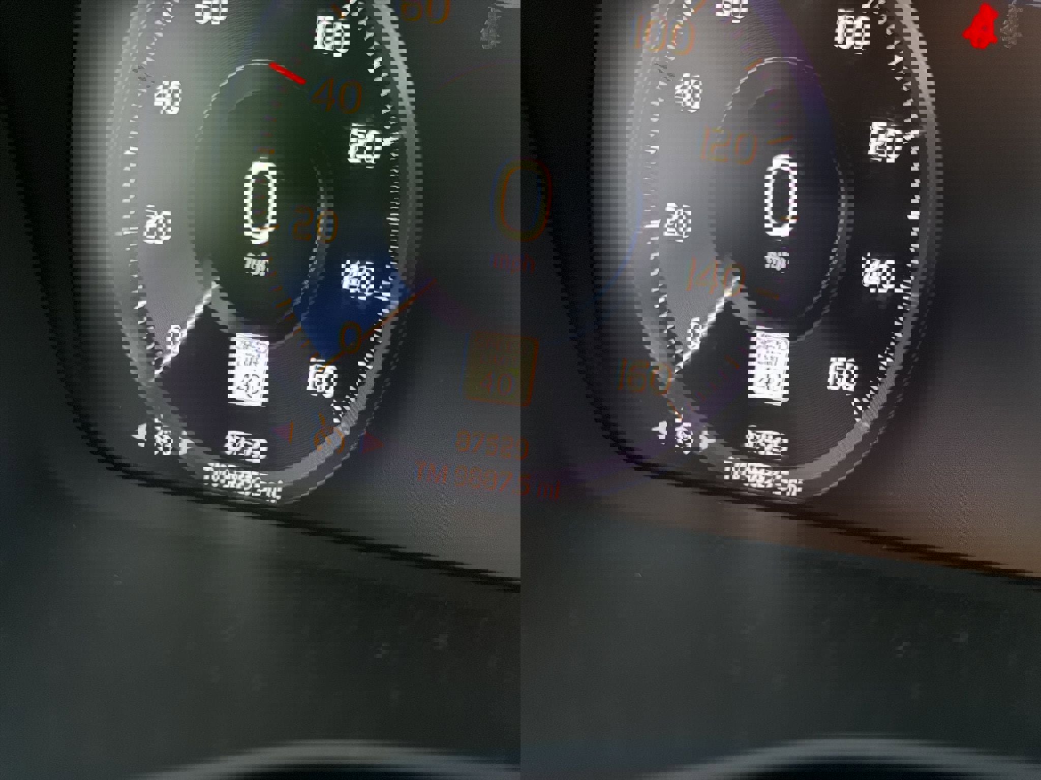 Used 2020 Volvo XC40 T4 Momentum image 14