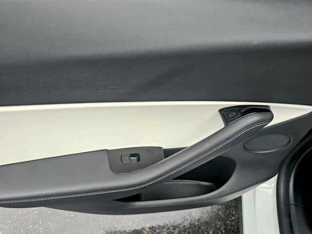Used 2021 Tesla Model Y Long Range AWD/4WD image 29