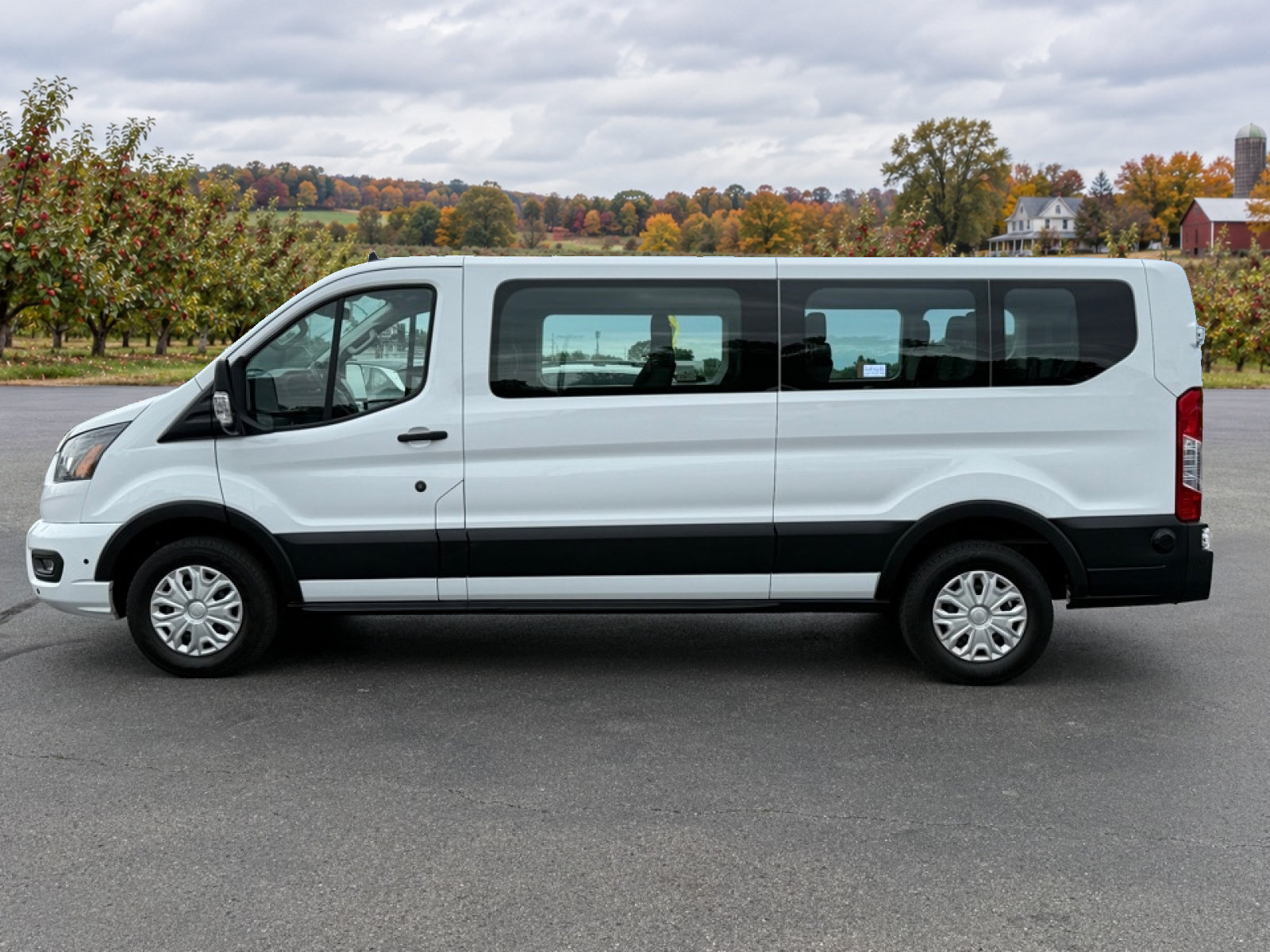 Used 2024 Ford Transit 350 XLT RWD image 5
