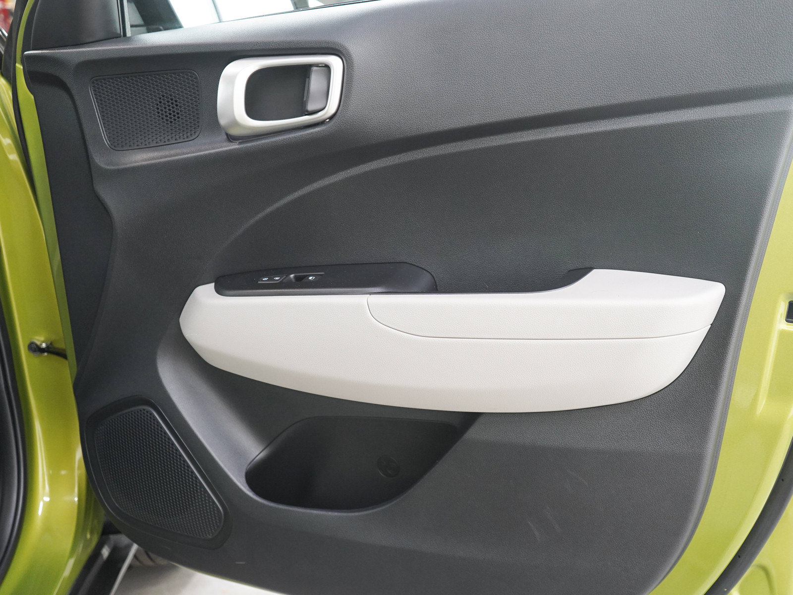 Used 2024 Hyundai Venue SEL FWD image 10