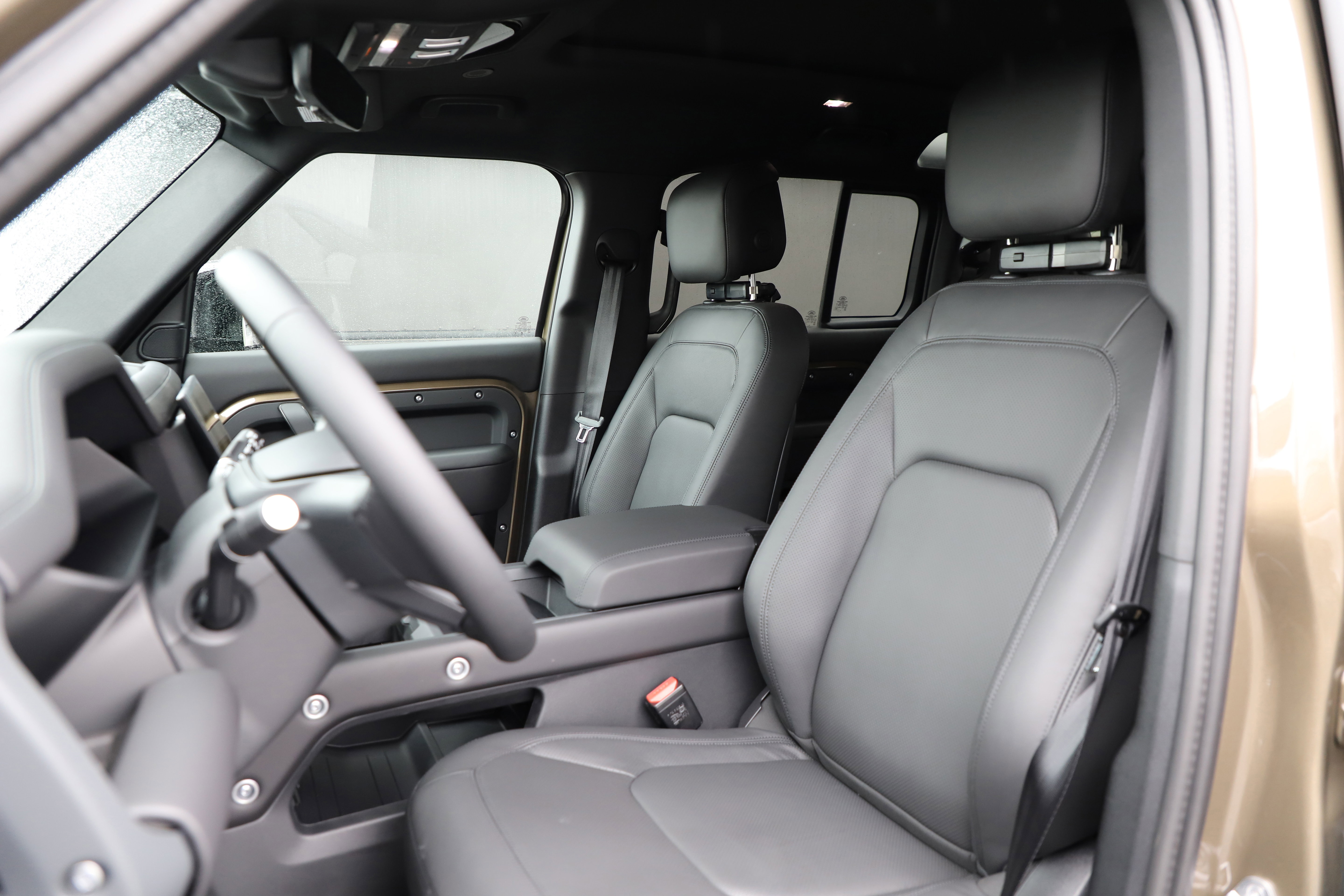 New 2026 Land Rover Defender 110 X-Dynamic SE image 17