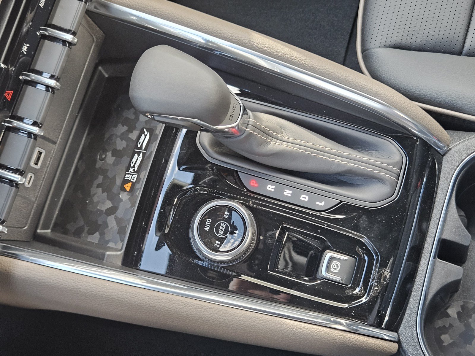 New 2026 GMC Canyon Denali AWD/4WD image 15