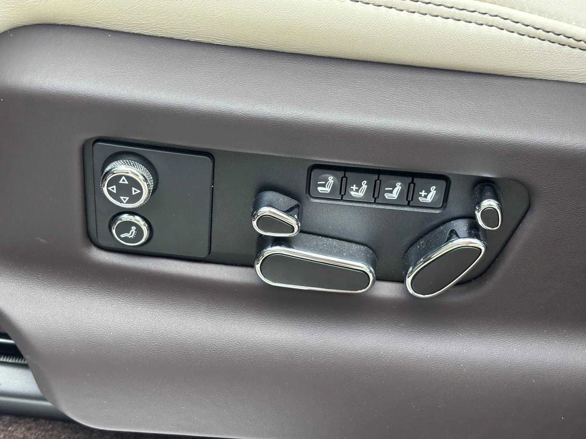 New 2025 Bentley Bentayga Extended Wheelbase image 40