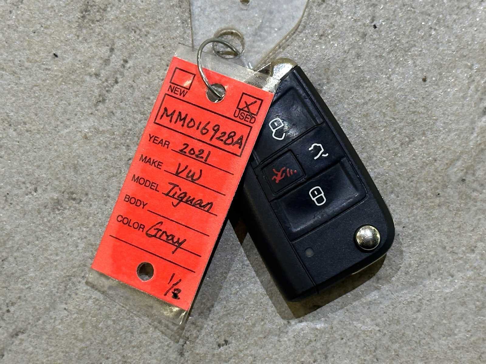 Used 2021 Volkswagen Tiguan SE R-Line image 32