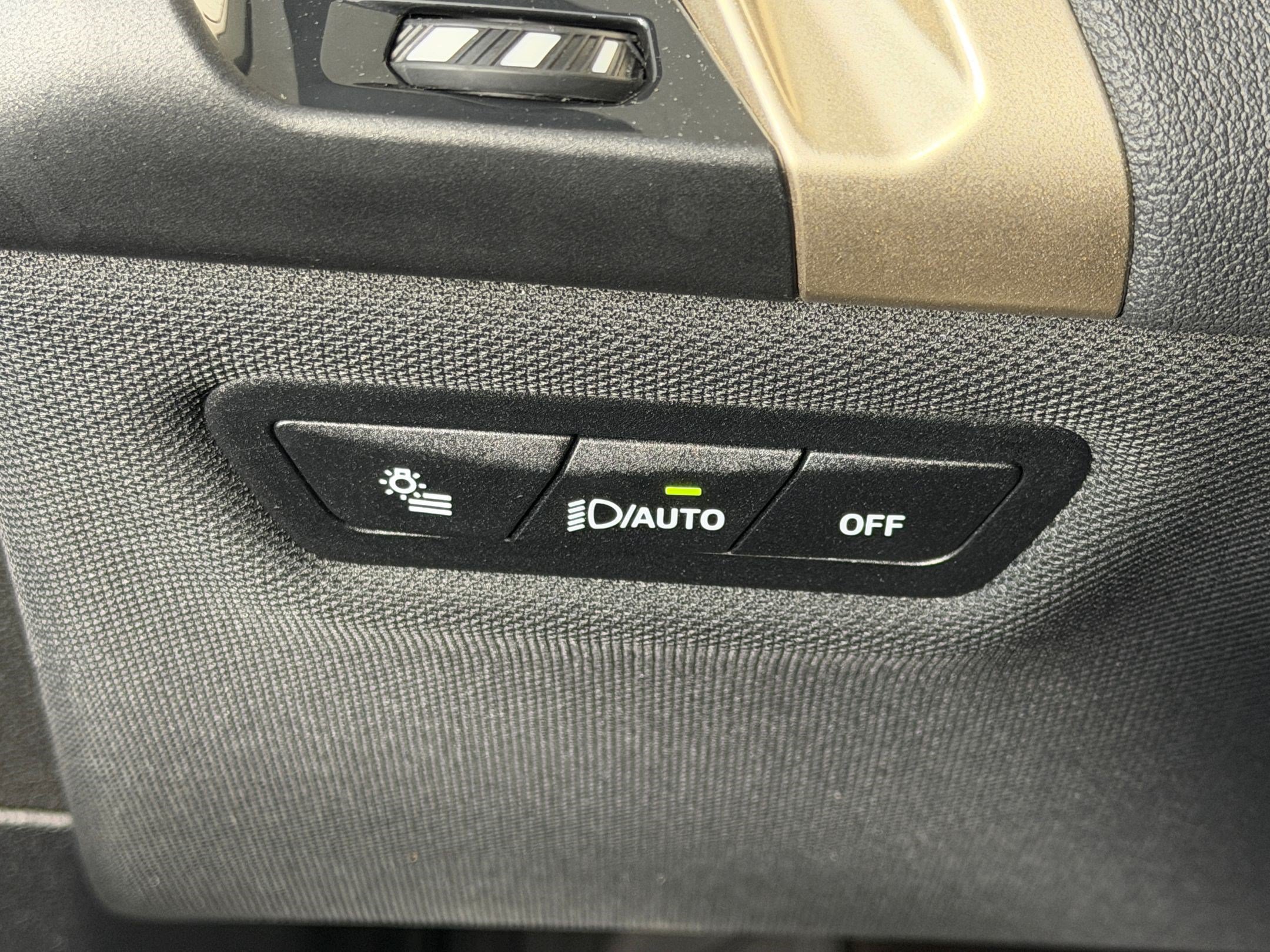 Used 2023 BMW iX xDrive50 w/ Convenience Package AWD/4WD image 19