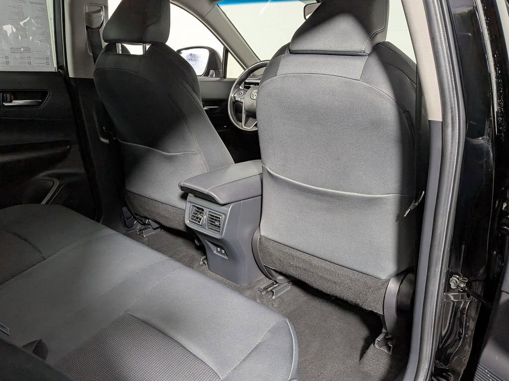 Used 2022 Toyota Venza LE image 40