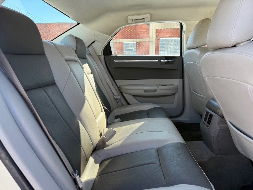 Used 2008 Chrysler 300 Touring image 10