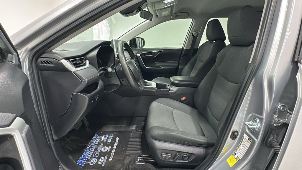 Used 2023 Toyota RAV4 XLE image 9