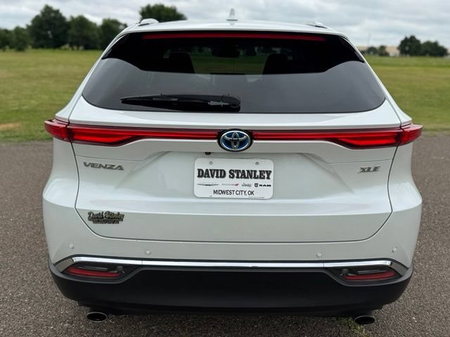 Used 2023 Toyota Venza XLE AWD/4WD image 5