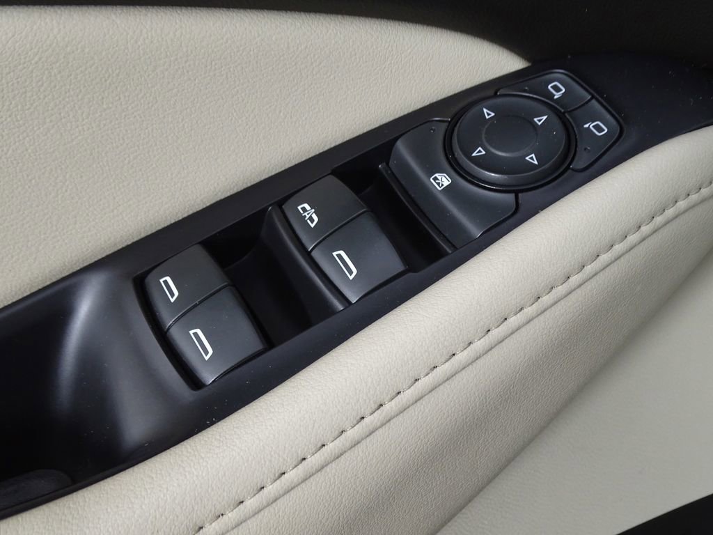 Used 2020 Buick Enclave Essence w/ LPO, Luxury Package image 17