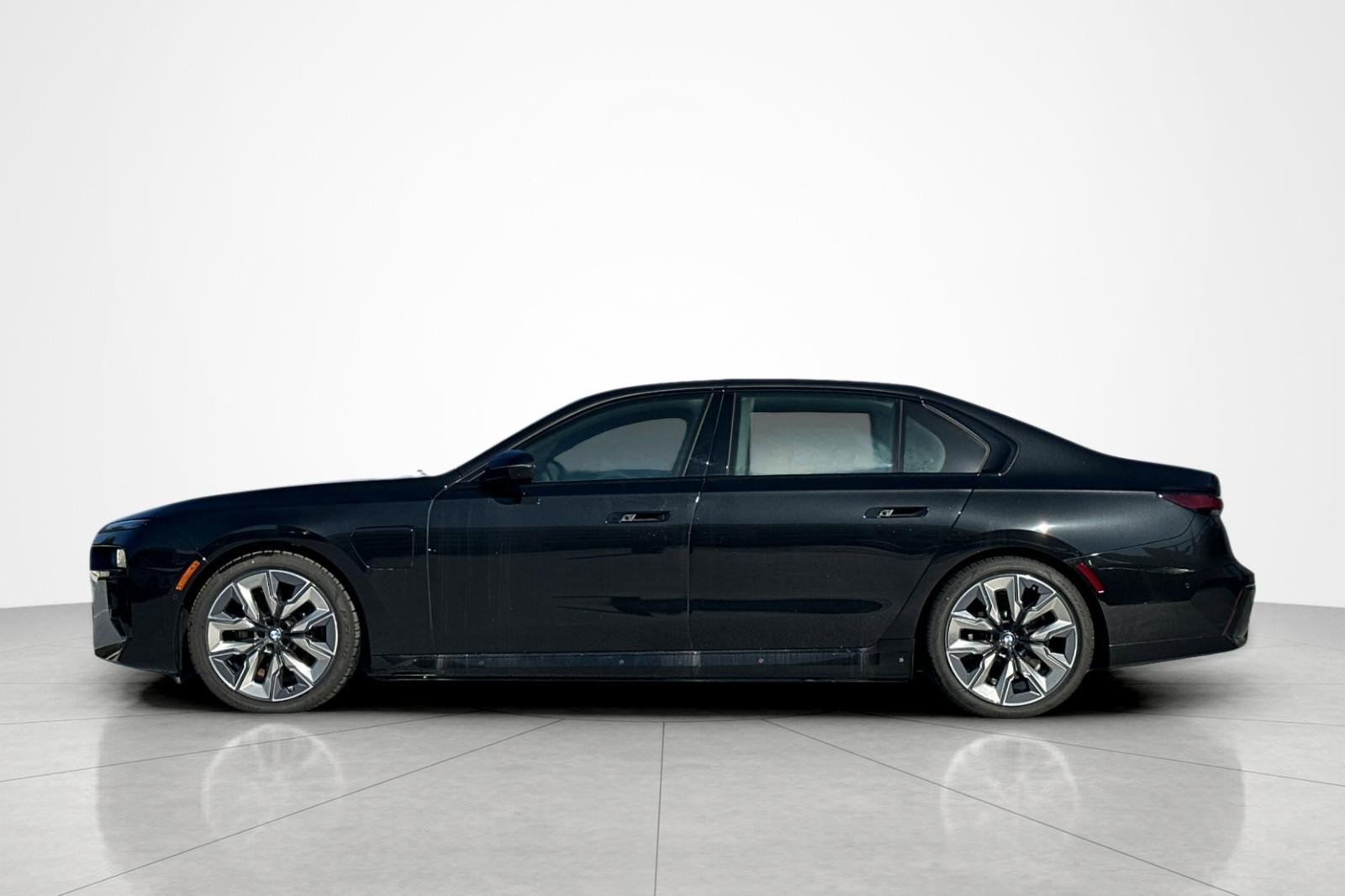 New 2026 BMW 750e xDrive w/ Executive Package AWD/4WD image 2