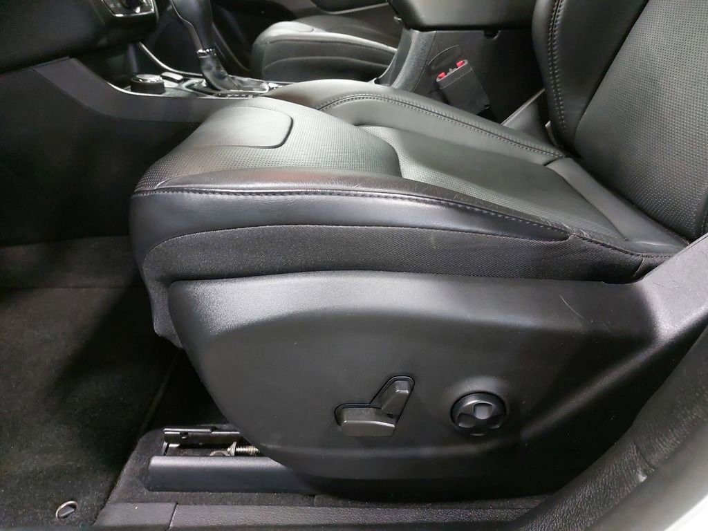 Used 2021 Jeep Cherokee Limited image 27