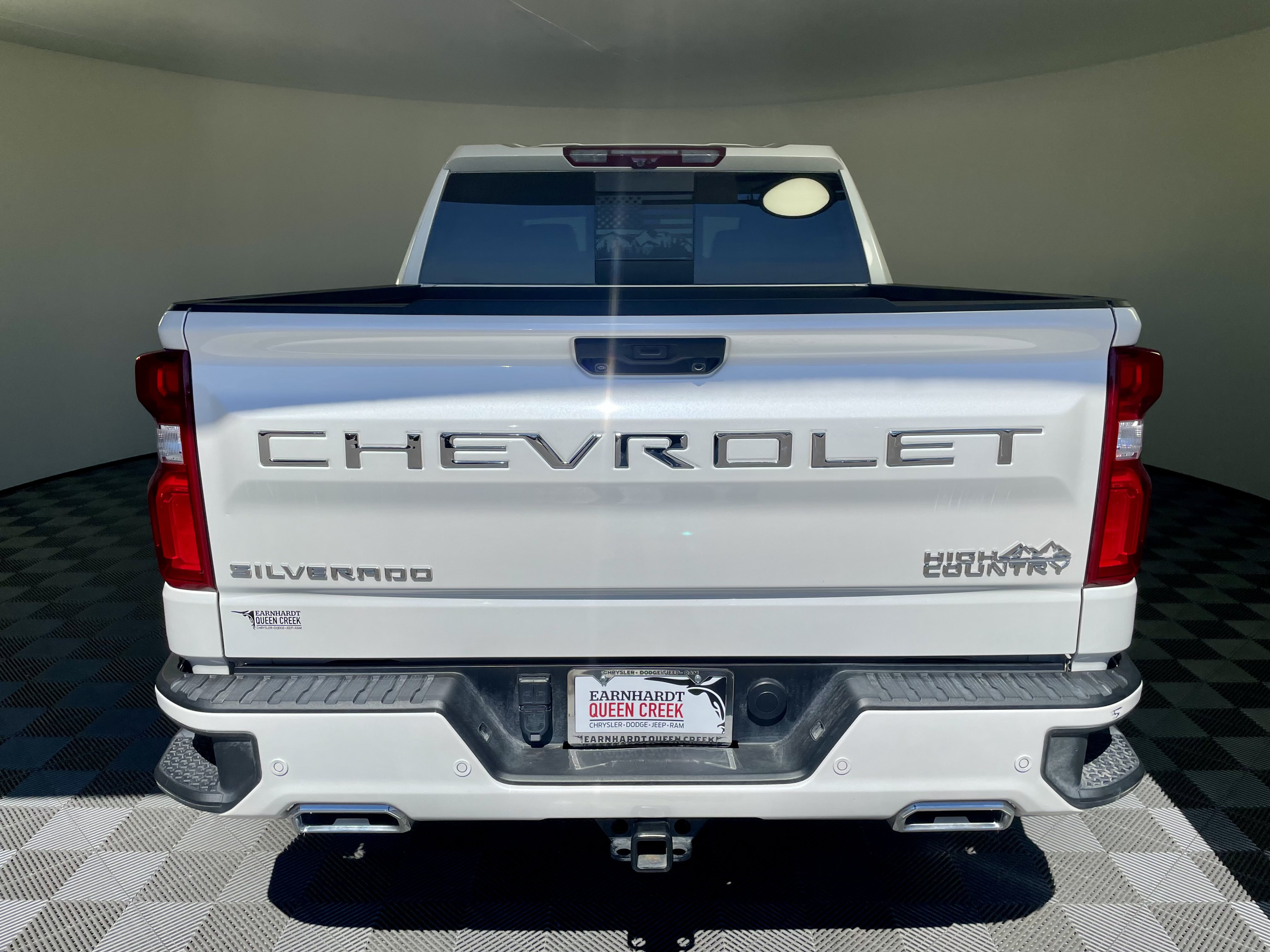 Used 2025 Chevrolet Silverado 1500 High Country w/ Technology Package AWD/4WD image 4