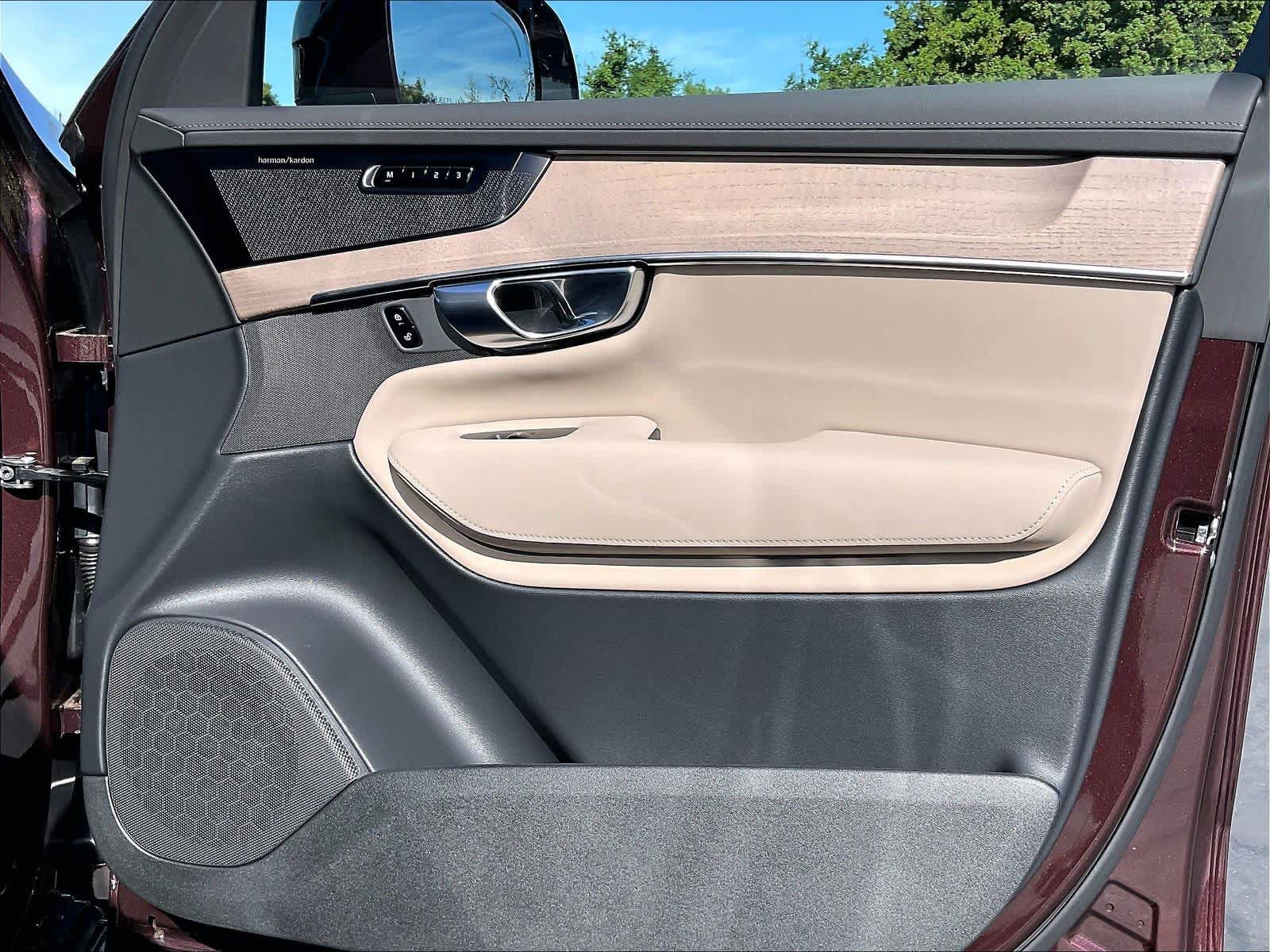 New 2026 Volvo XC90 T8 Ultra w/ Lounge Package AWD/4WD image 31