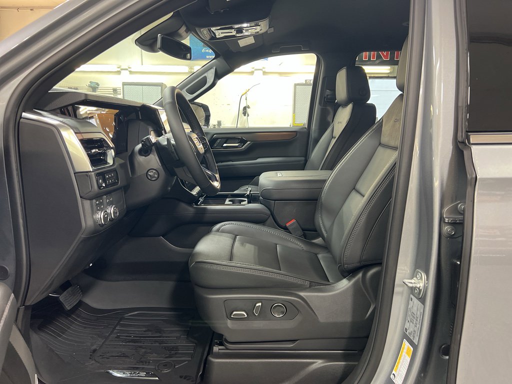 New 2026 GMC Yukon XL Denali w/ LPO, Floor Liner Package AWD/4WD image 17