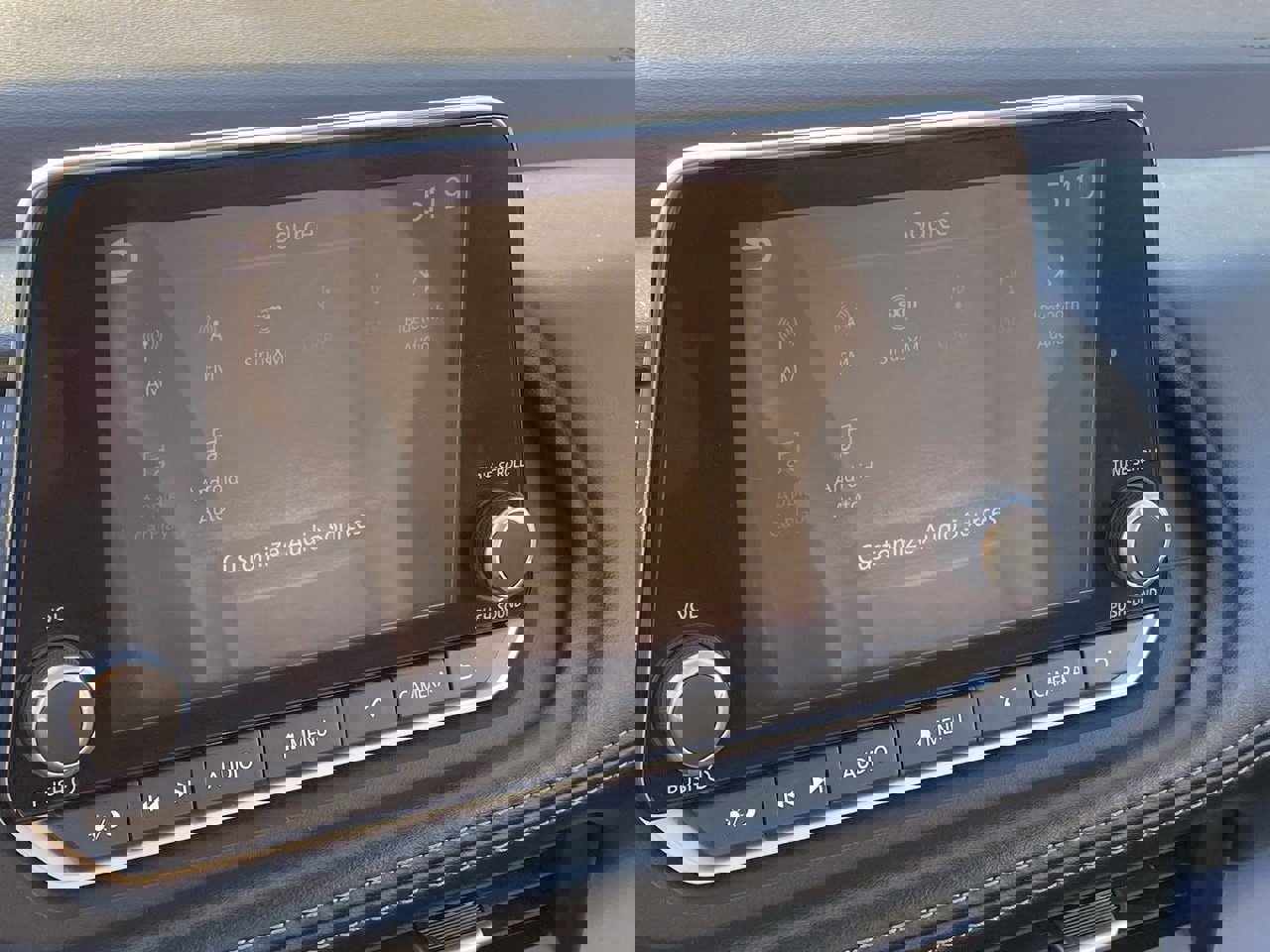 Used 2023 Nissan Rogue SV image 11