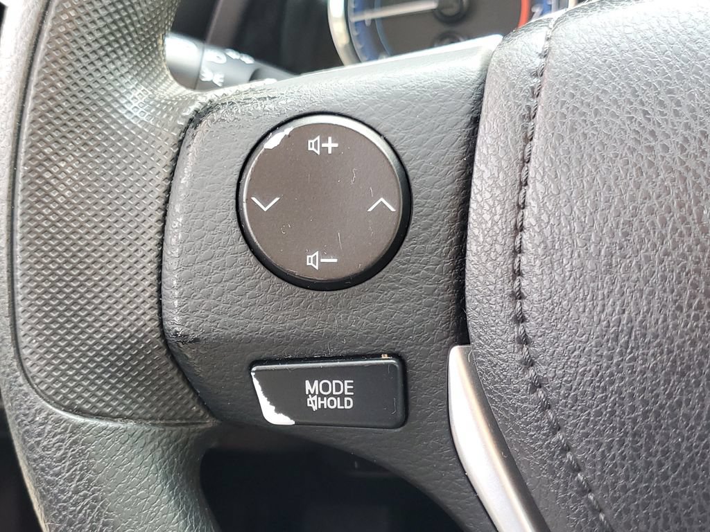 Used 2017 Toyota Corolla LE FWD image 18