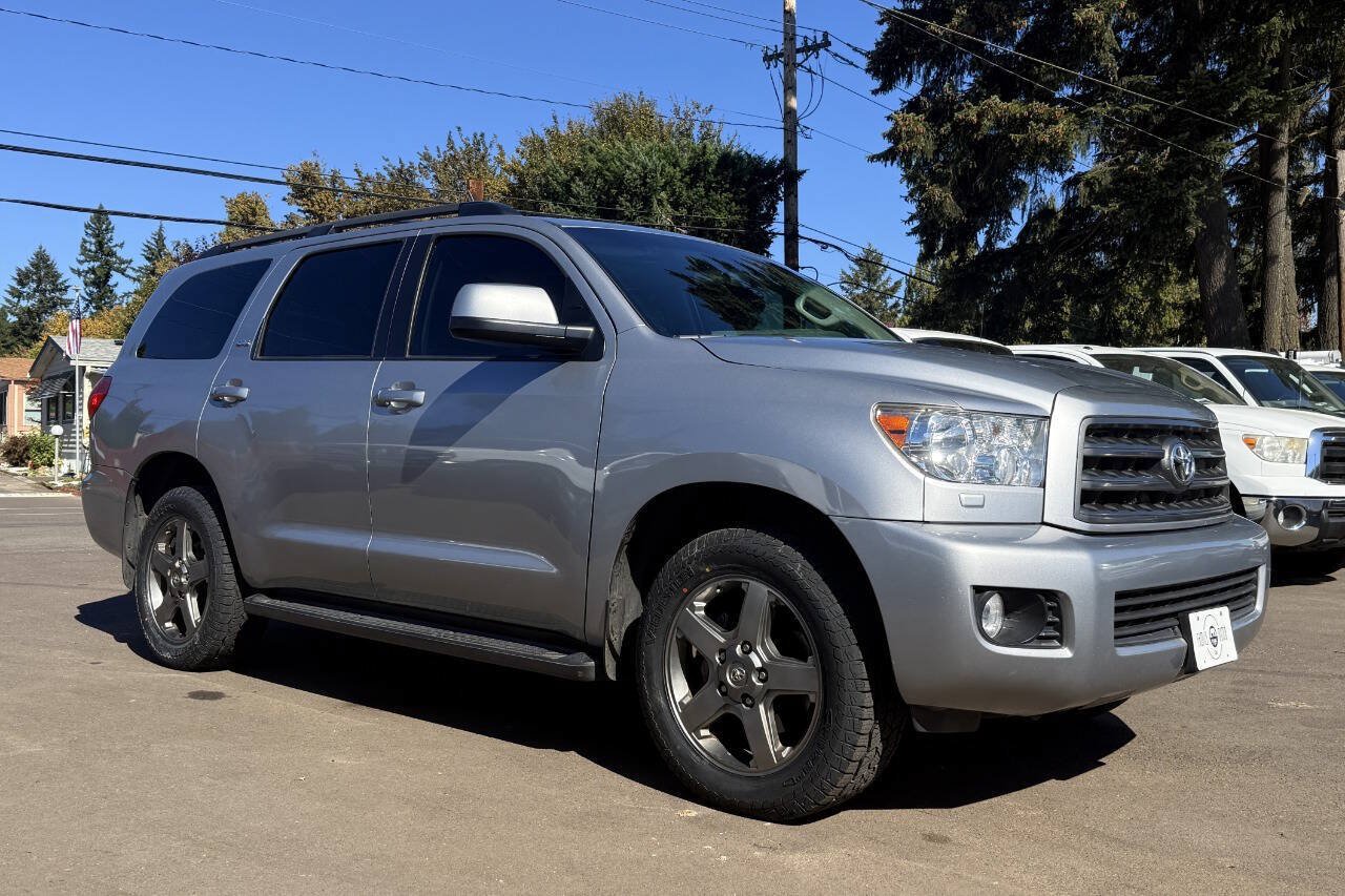 Used 2014 Toyota Sequoia SR5 w/ Sport Appearance Package AWD/4WD image 4