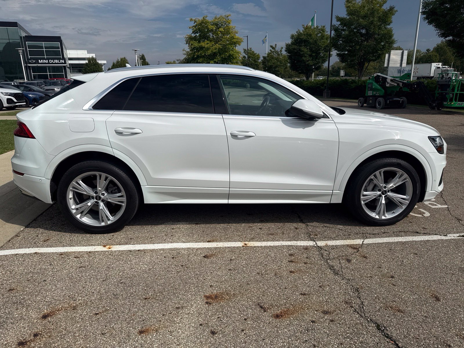 Used 2023 Audi Q8 Premium w/ Convenience Package AWD/4WD image 4
