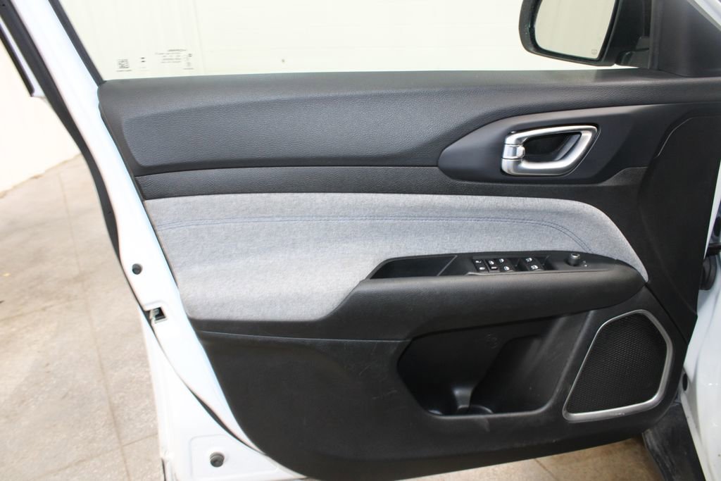 Used 2024 Jeep Compass Latitude image 14