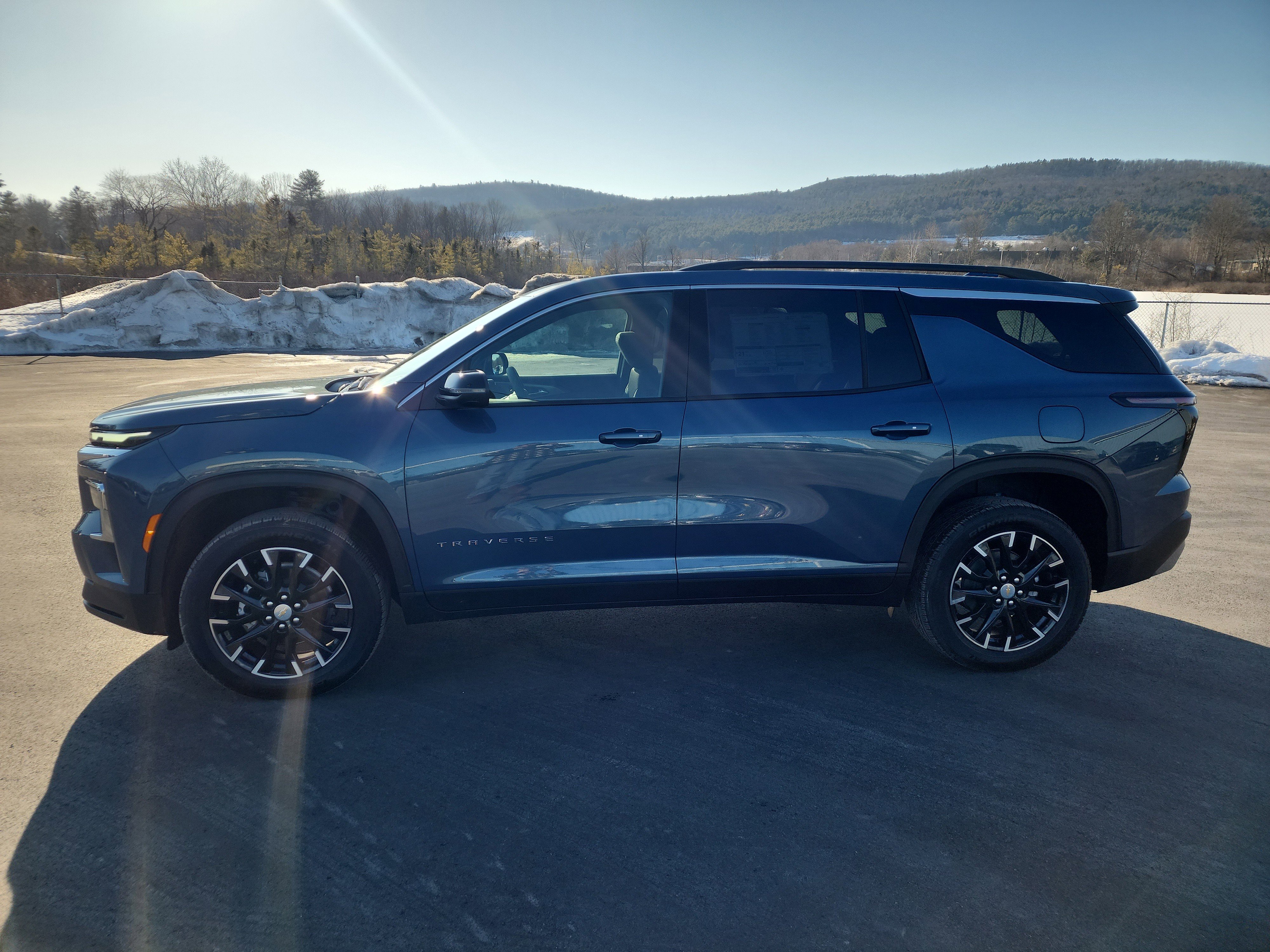 New 2026 Chevrolet Traverse LT w/ Sun and Wheel Package AWD/4WD image 5