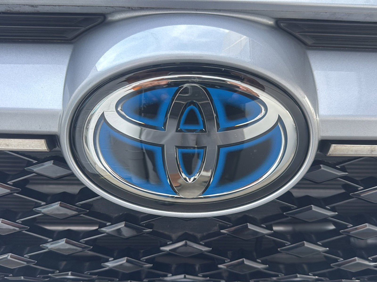 Used 2022 Toyota RAV4 SE w/ Weather & Moonroof Package image 49