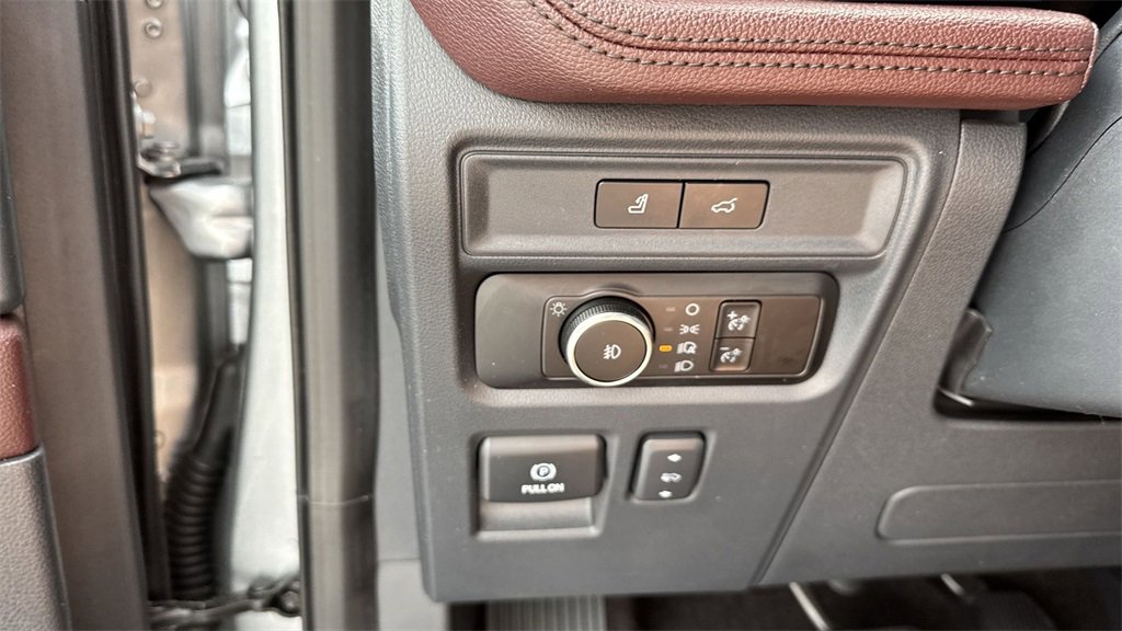 Used 2023 Ford Expedition Limited image 57