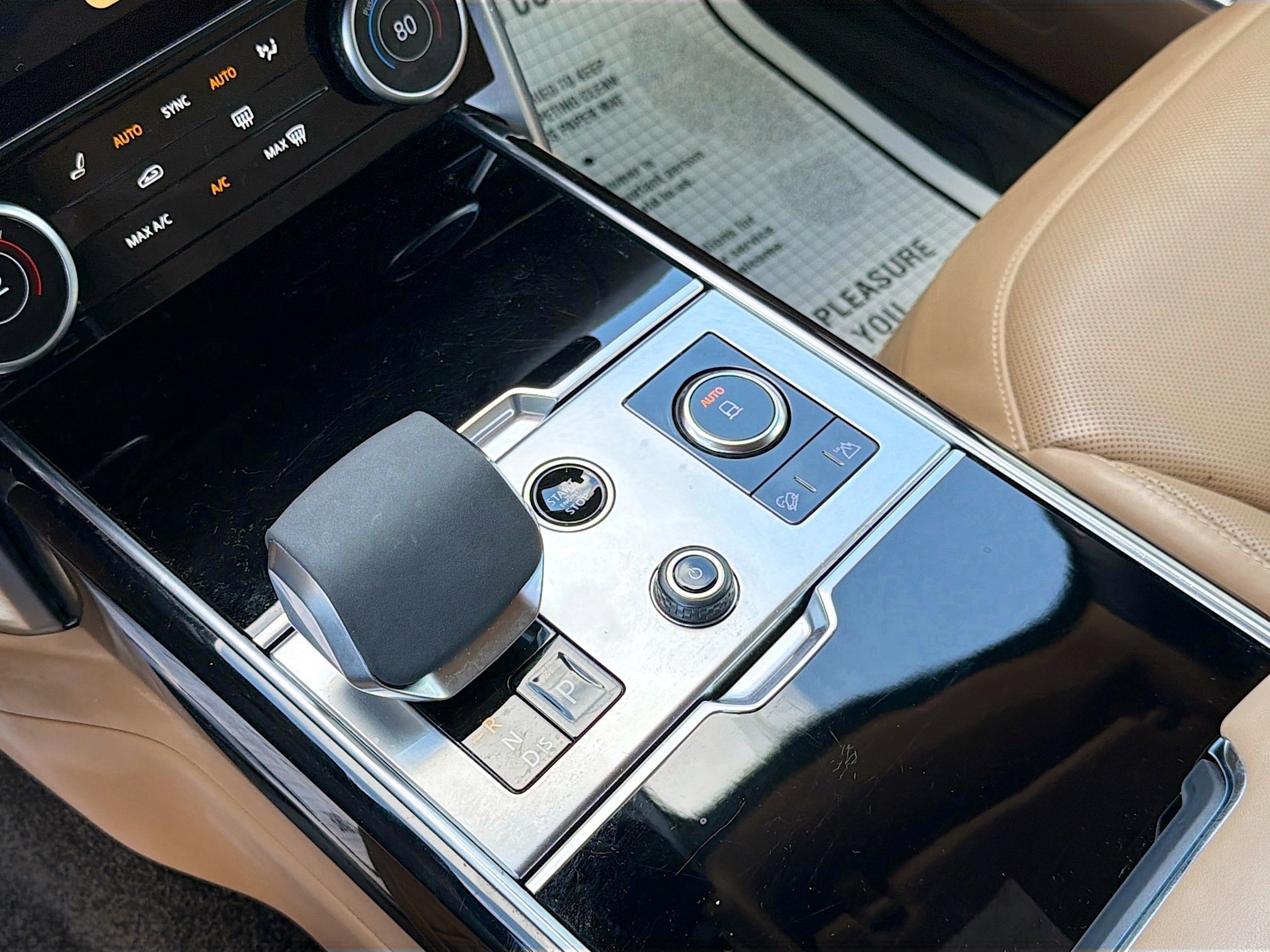 Used 2023 Land Rover Range Rover Long Wheelbase SE image 29