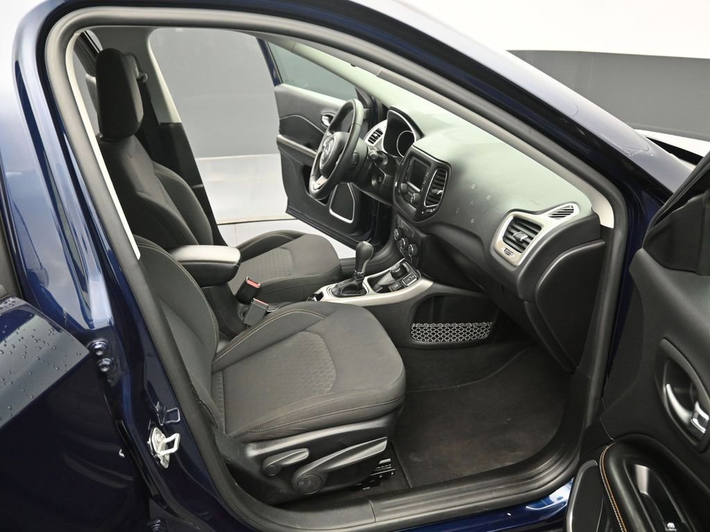Used 2018 Jeep Compass Sport image 29