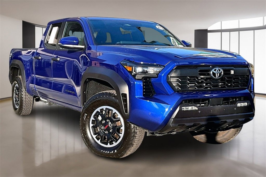 Used 2025 Toyota Tacoma TRD Off-Road w/ TRD Off Road Upgrade Package image 3