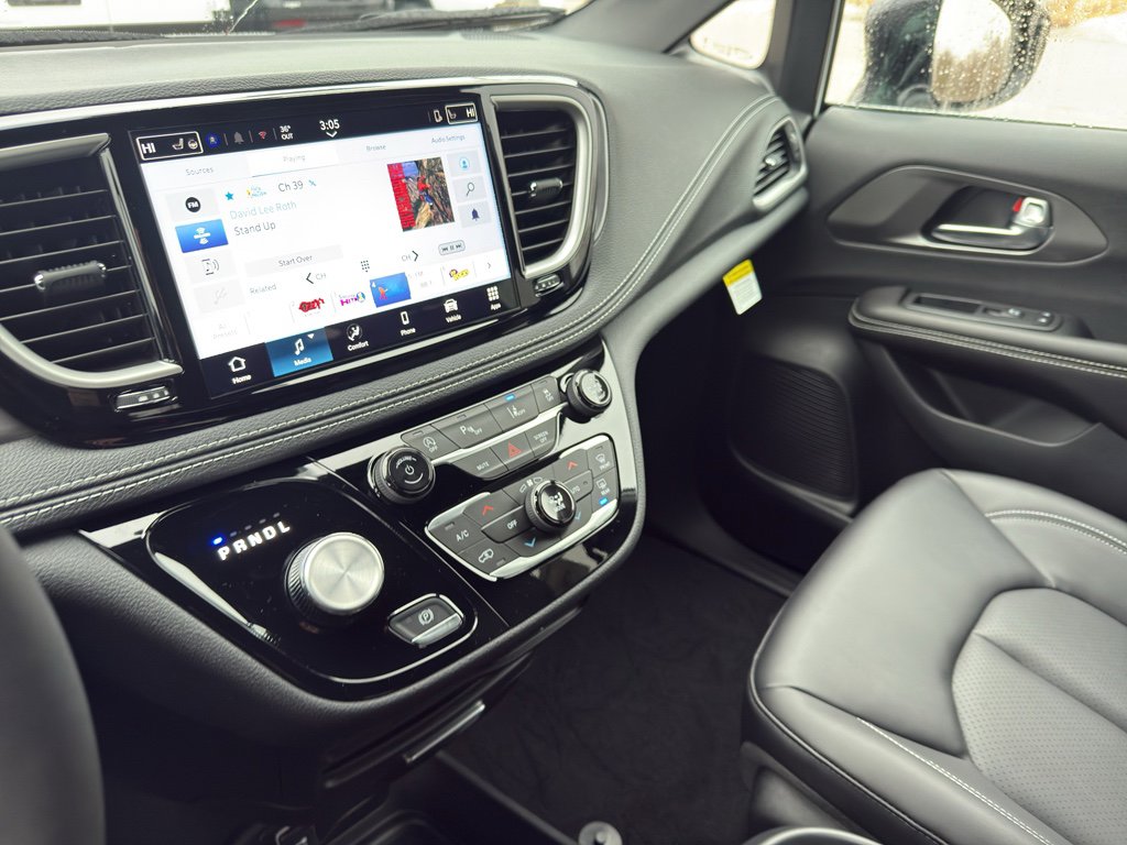 New 2026 Chrysler Pacifica Select FWD image 20