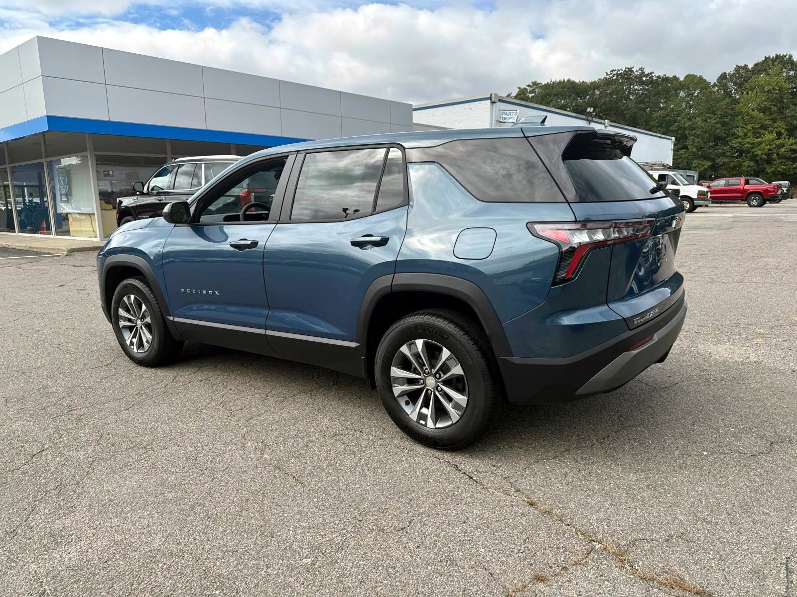 New 2026 Chevrolet Equinox LT image 2