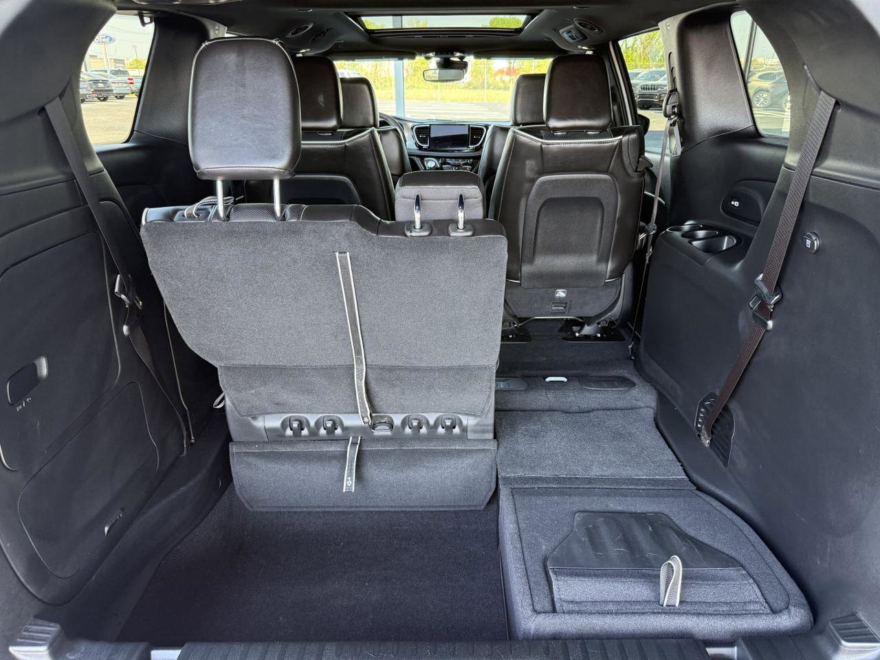 Used 2023 Chrysler Pacifica Limited w/ S Appearance Package FWD image 47
