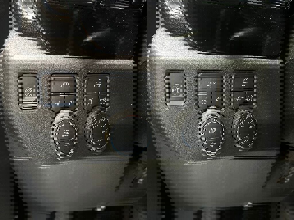 Used 2023 Chevrolet Silverado 1500 LT image 12