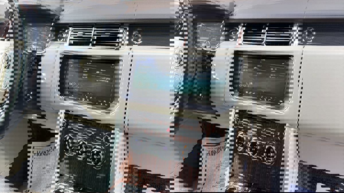 Used 2017 Land Rover Range Rover HSE image 11