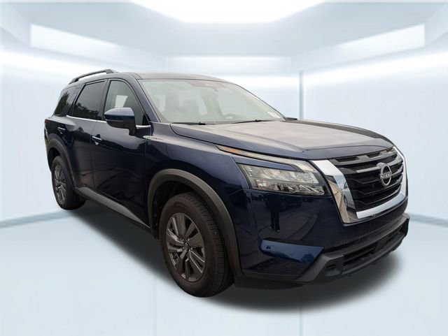 Used 2025 Nissan Pathfinder SV image 4