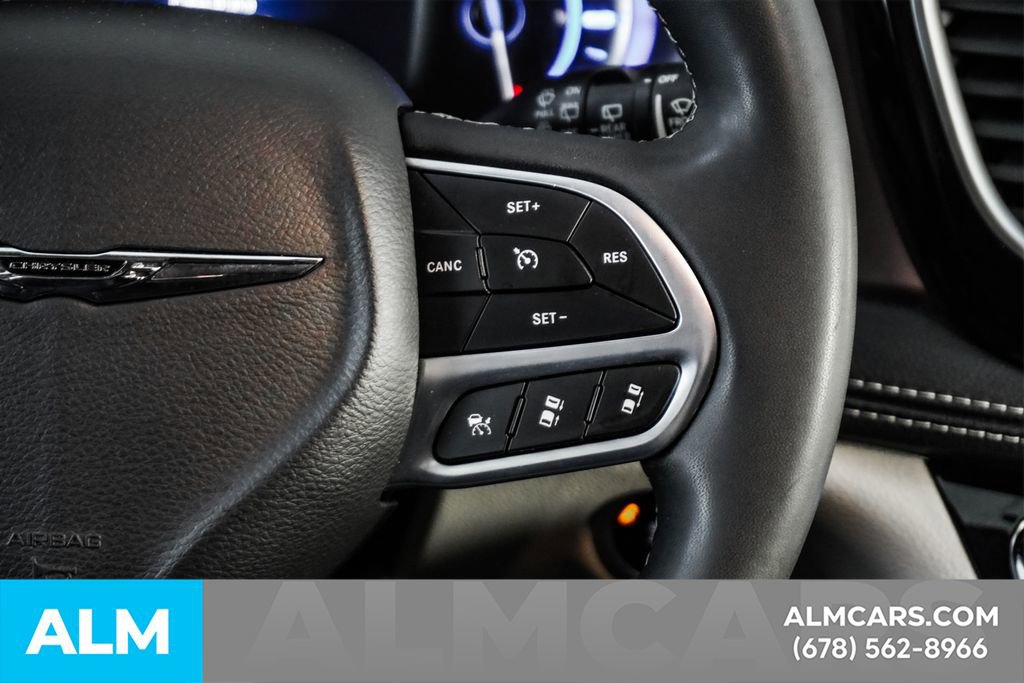 Used 2024 Chrysler Pacifica Select image 28