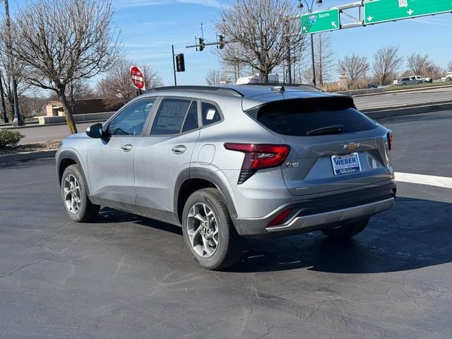 Used 2025 Chevrolet Trax LT w/ Driver Confidence Package FWD image 3